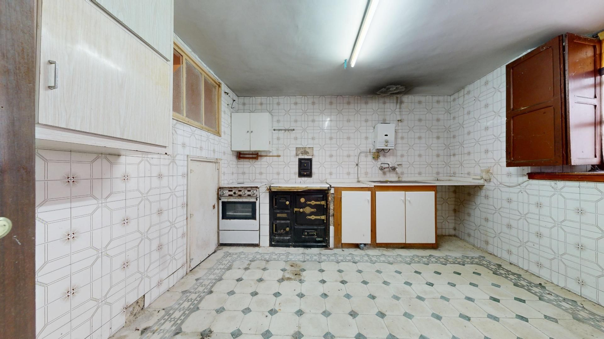 Cuina de Casa o xalet en venda en Merindad de Montija amb Jardí privat, Traster i Balcó