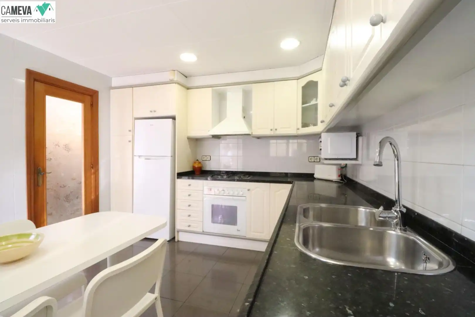 Cocina de Casa adosada en venta en Barberà del Vallès con Aire acondicionado, Calefacción y Terraza