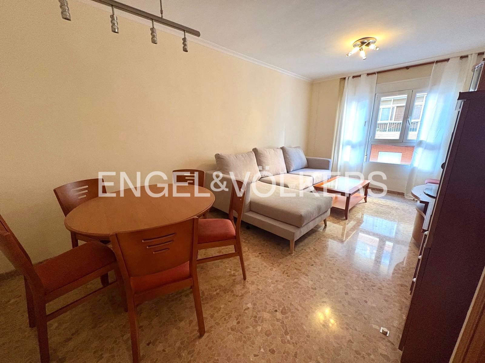 Sala d'estar de Apartament de lloguer en  Valencia Capital amb Aire condicionat, Calefacció i Moblat