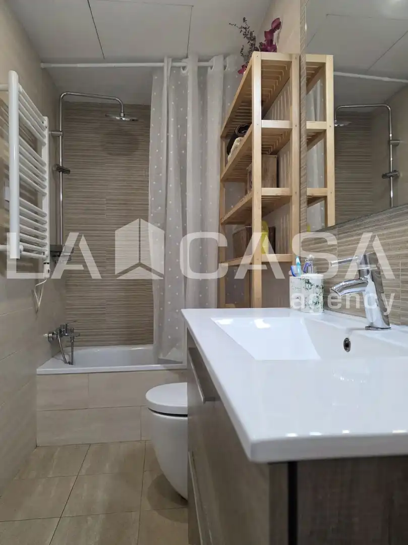 Badezimmer von Dachboden zum Verkauf in Barcelona mit Terrasse