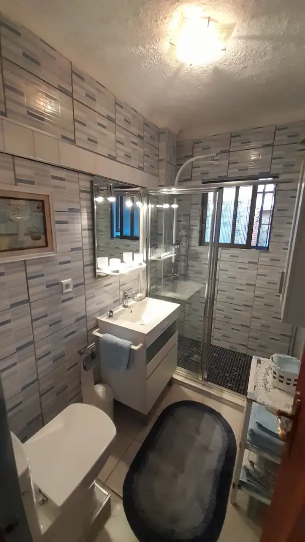 Bany de Casa o xalet en venda en Vélez-Málaga amb Aire condicionat, Calefacció i Jardí privat
