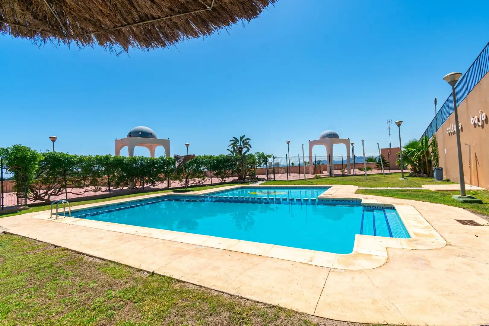 Piscina de Apartament en venda en Águilas amb Aire condicionat, Terrassa i Moblat