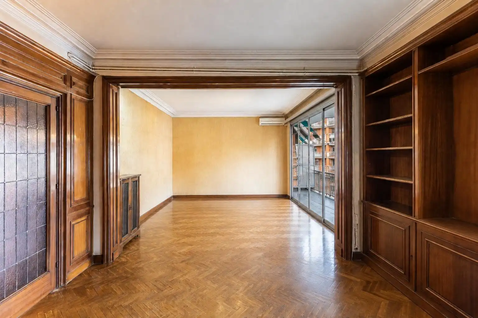 Living room of Flat for sale in Barcelona  with Heating, Parquet flooring and Terrace