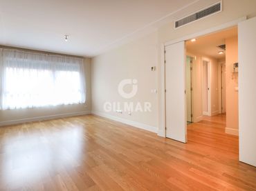 Flat with pool for sale in Arganzuela