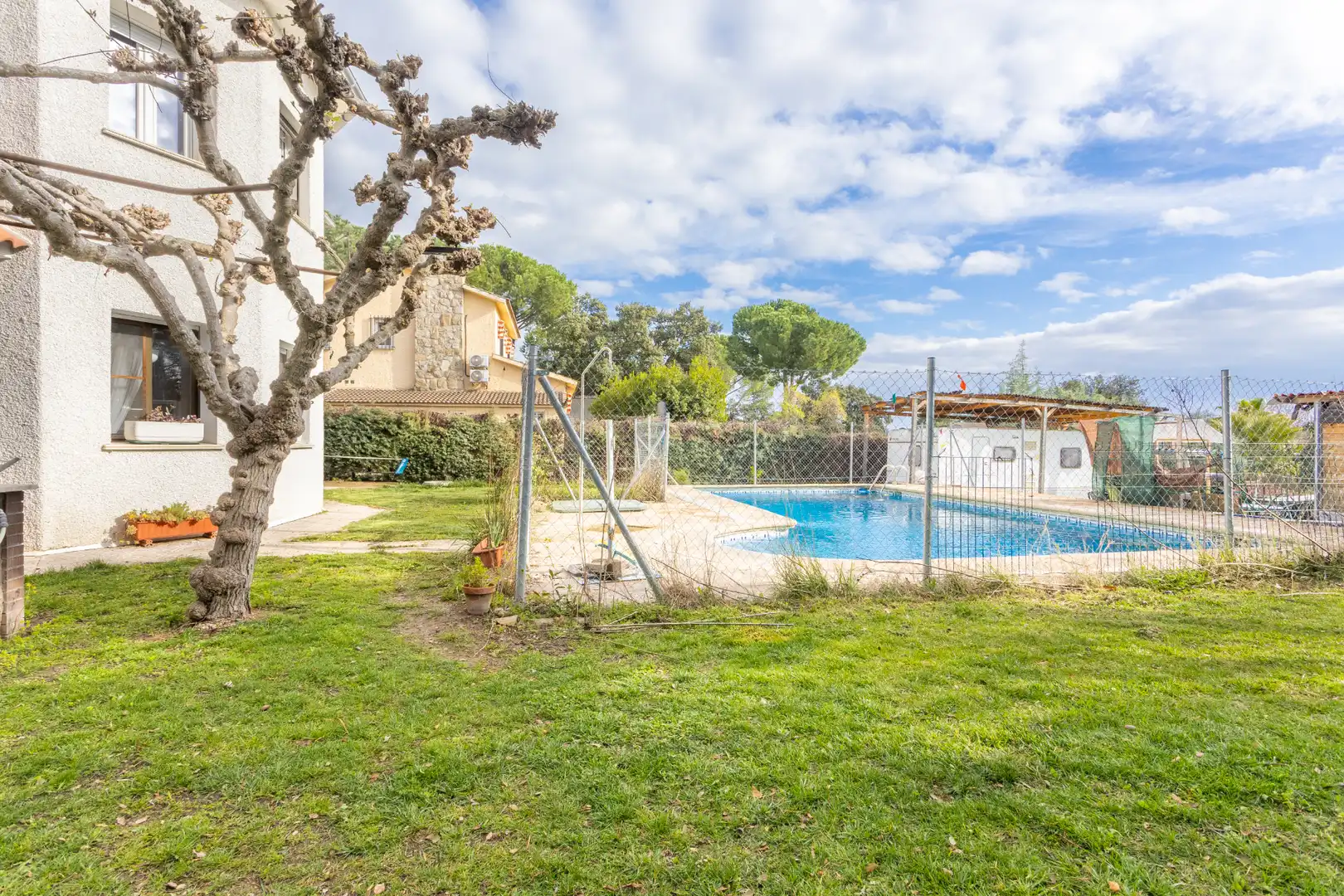 Swimming pool of Houses for sale in Villanueva de la Cañada  with Air Conditioner, Heating and Private garden