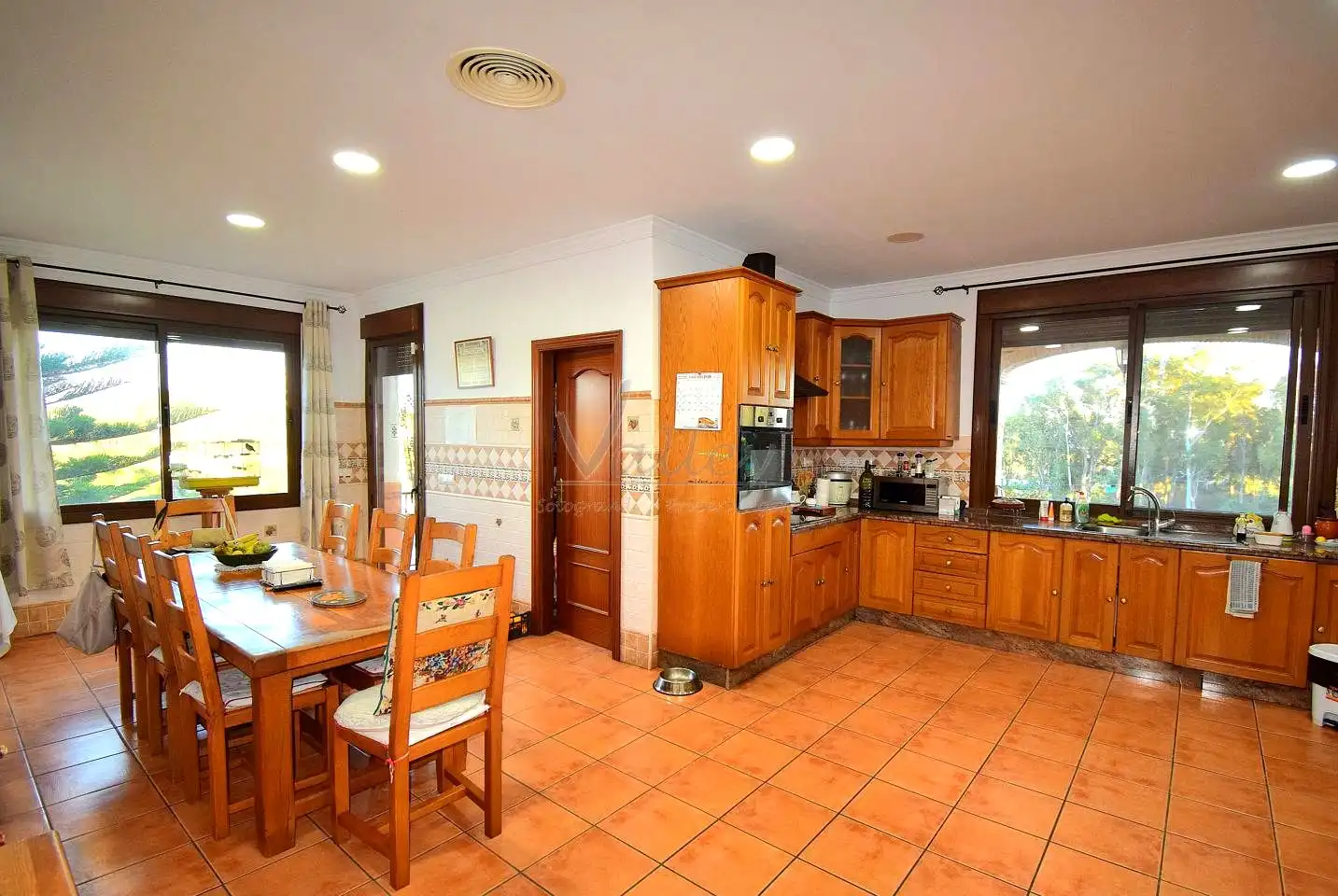 Cuina de Finca rústica en venda en Estepona amb Jardí privat, Terrassa i Traster