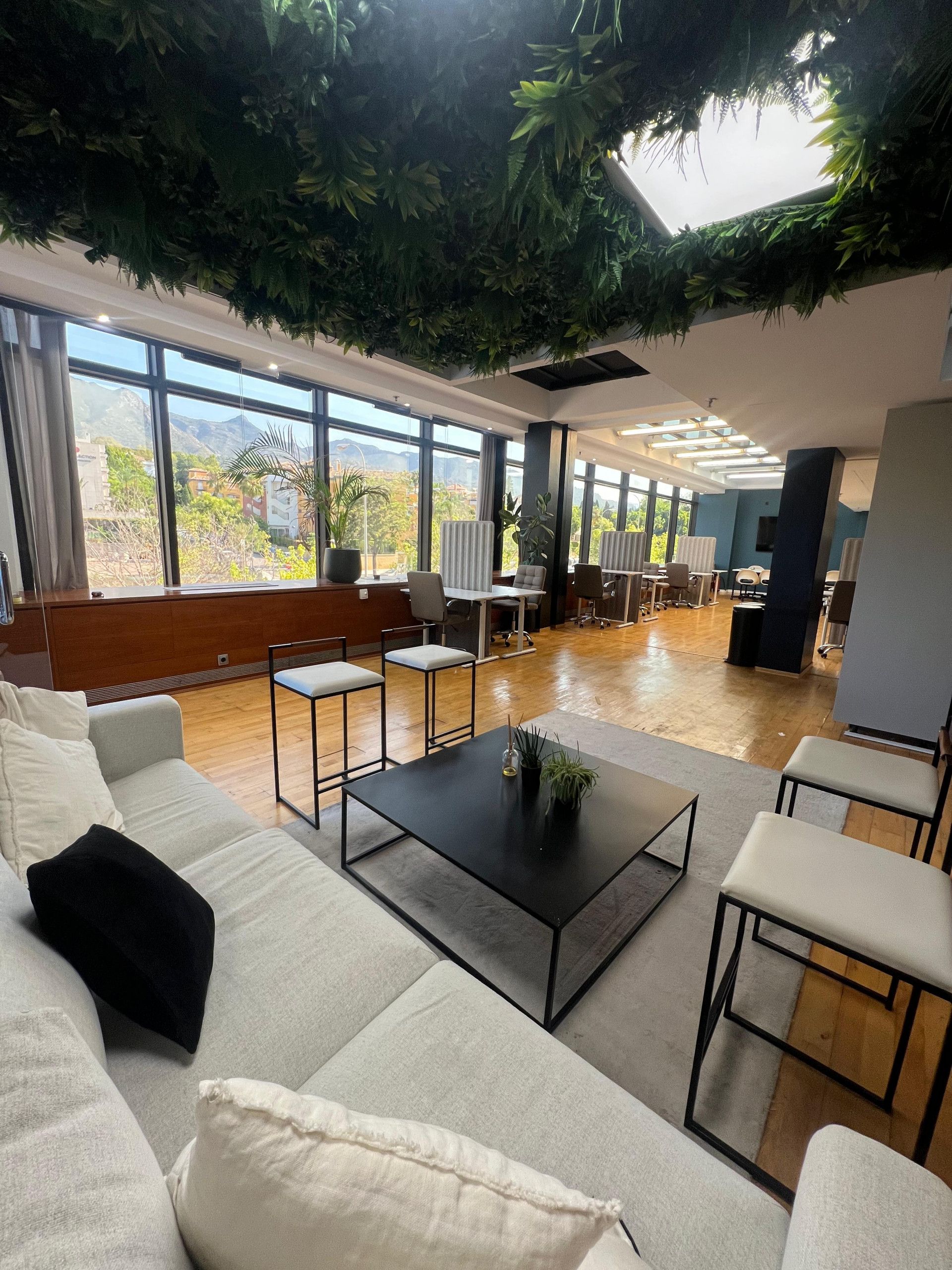 Premises to rent in Marbella  with Air Conditioner and Furnished