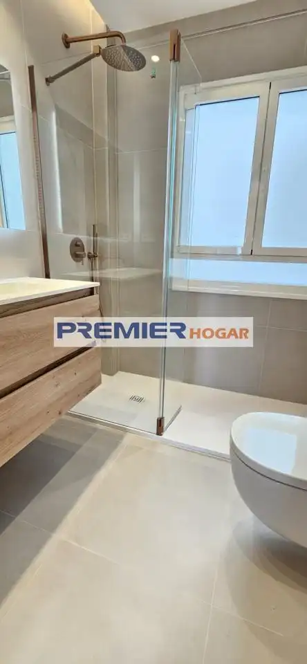 Bathroom of Flat for sale in Madrid  with Air Conditioner, Heating and Terrace