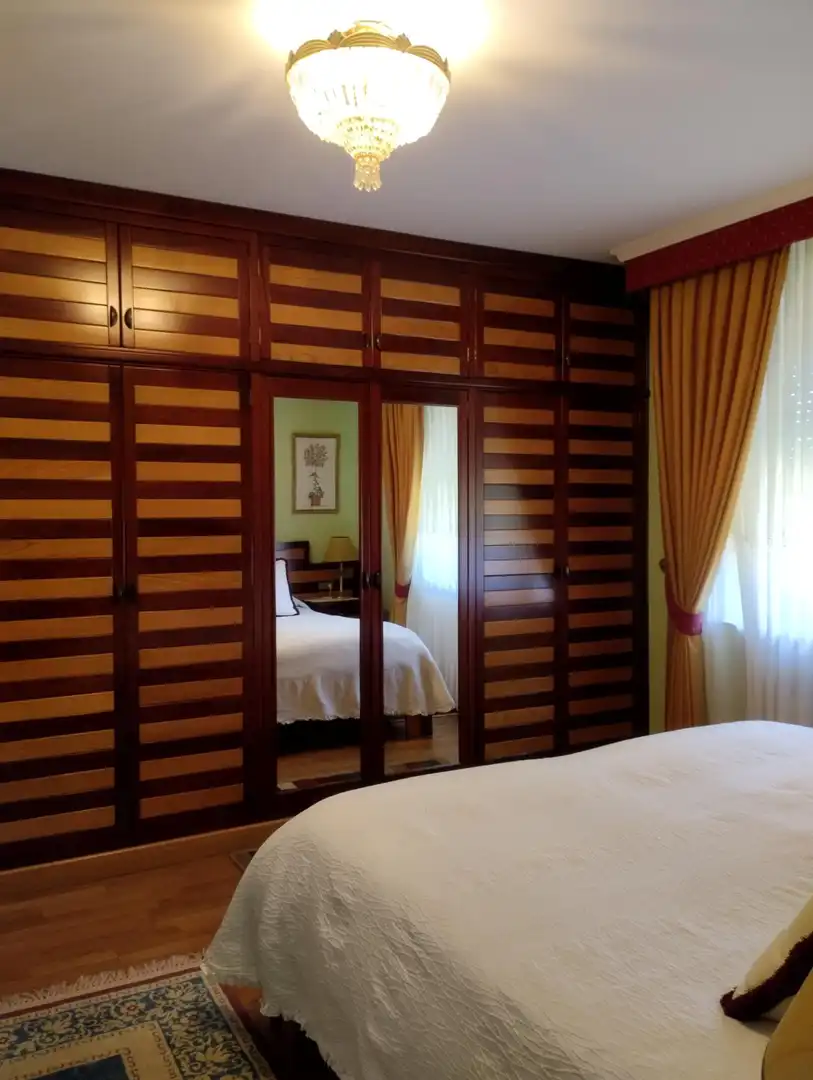 Habitación de Casa o chalet en venta en Vilagarcía de Arousa con Calefacción, Piscina y Balcón