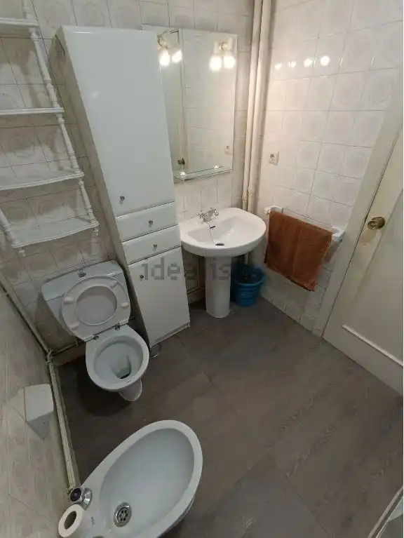 Baño de Piso en venta en Santiago de Compostela  con Calefacción, Terraza y Amueblado