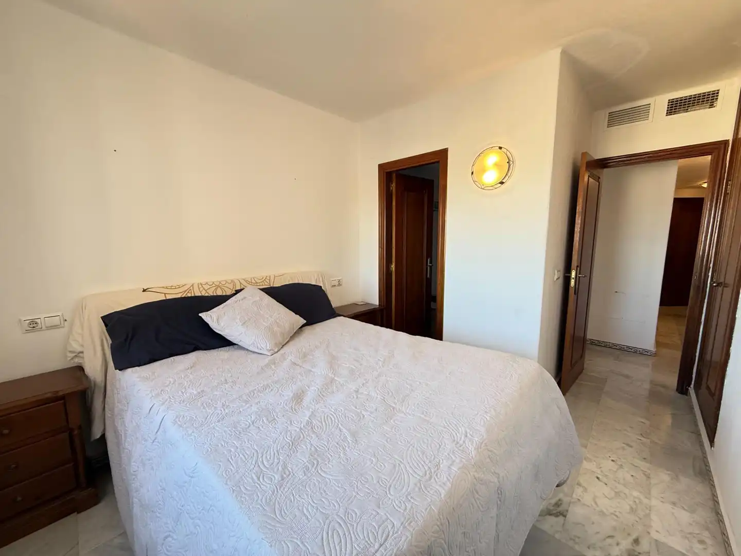 Habitación de Apartamento en venta en Torrevieja con Aire acondicionado, Terraza y Amueblado