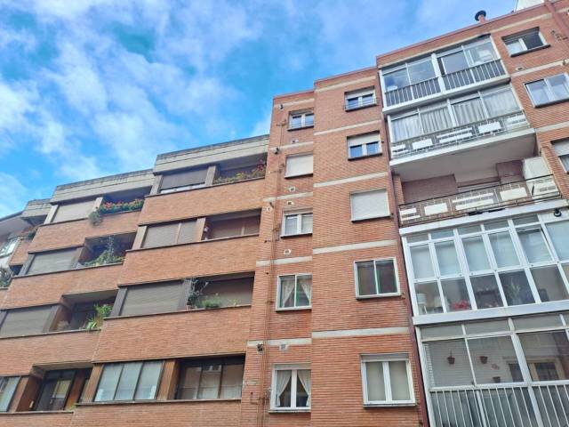Piso en Venta en Calle Petronila Casado en Los Vadillos - R. Sanitaria - Pozanos