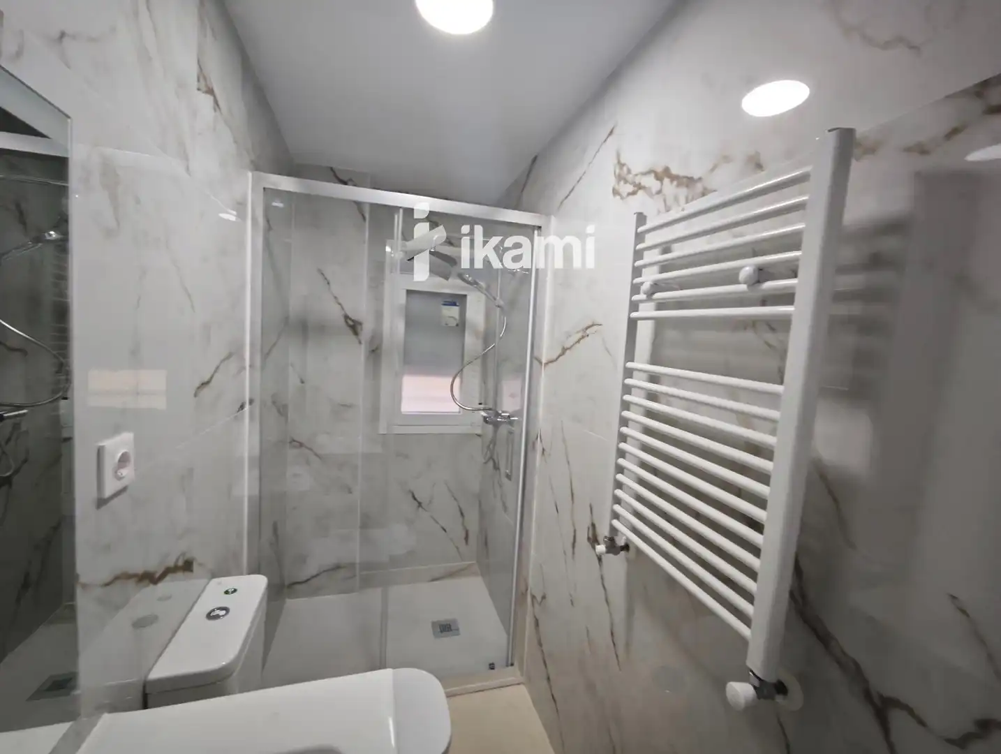Baño de Piso en venta en Madrid con Calefacción, Jardín privado y Amueblado