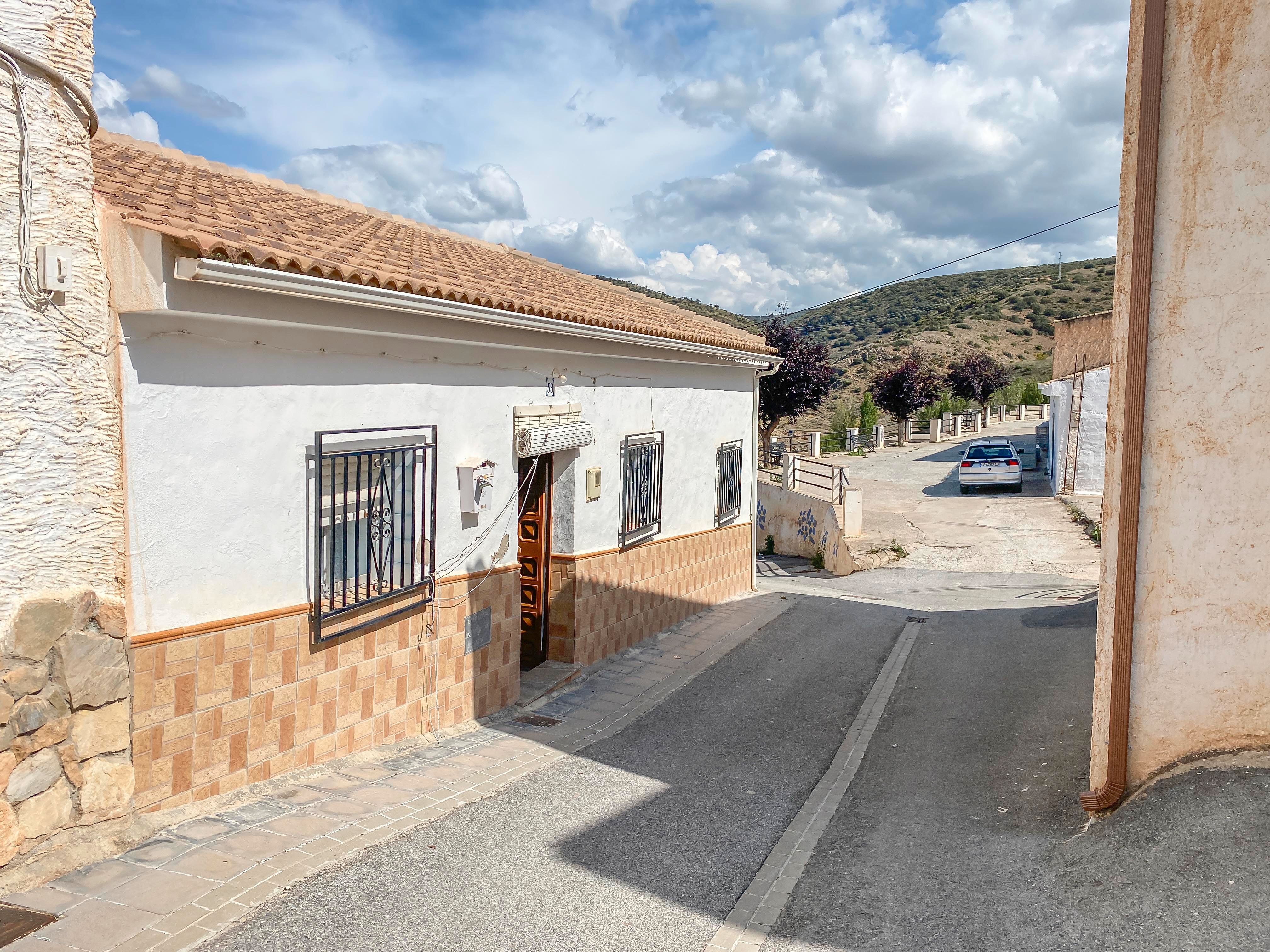 Vista exterior de Finca rústica en venda en Agrón amb Calefacció, Terrassa i Traster