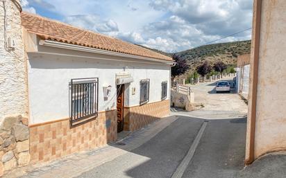 Außenansicht von Country house zum verkauf in Agrón mit Heizung, Terrasse und Abstellraum