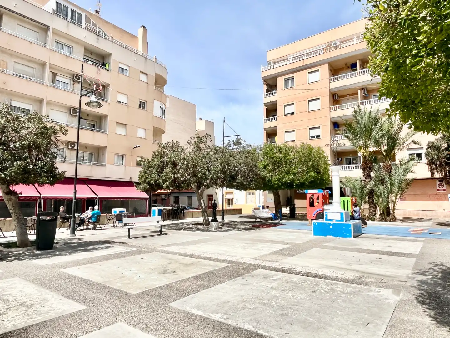 Außenansicht von Wohnung zum Verkauf in Torrevieja mit Klimaanlage, Heizung und Terrasse