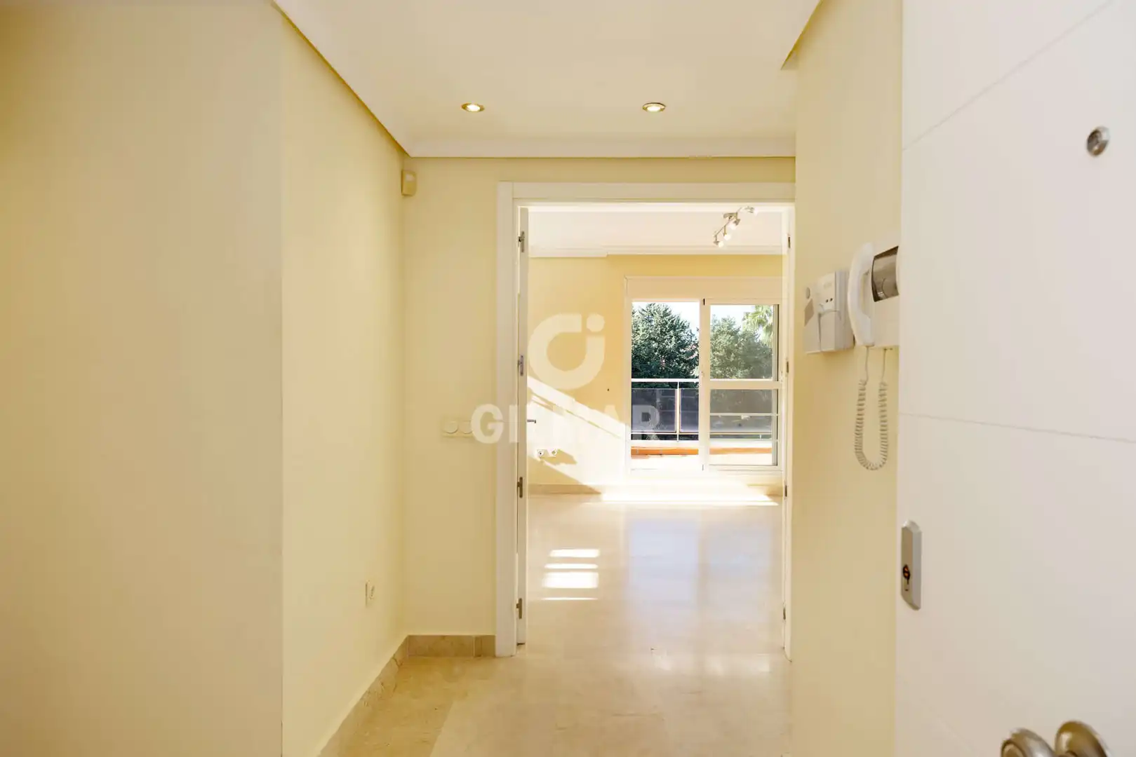 Dúplex en venta en Estepona con Calefacción, Jardín privado y Piscina