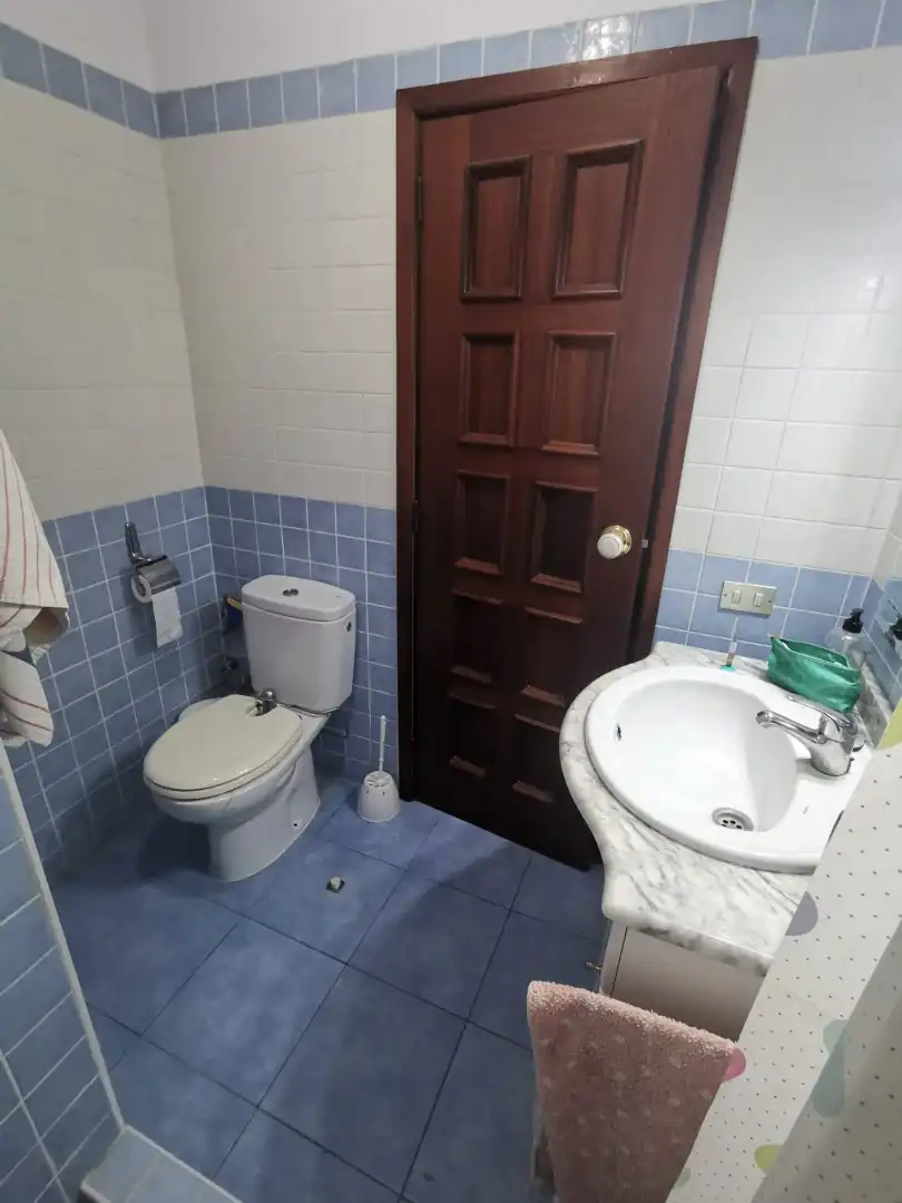 Bany de Apartament de lloguer en Santa Cruz de Tenerife amb Moblat, Forn i Rentadora