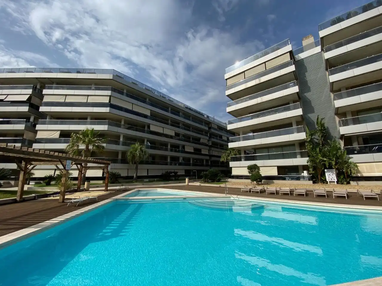 Vista exterior de Apartamento de alquiler en Eivissa con Aire acondicionado, Calefacción y Jardín privado