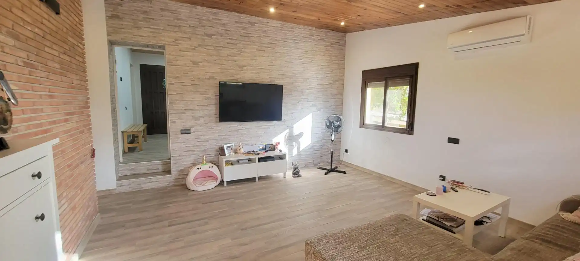 Sala d'estar de Finca rústica en venda en Pizarra amb Aire condicionat, Calefacció i Piscina