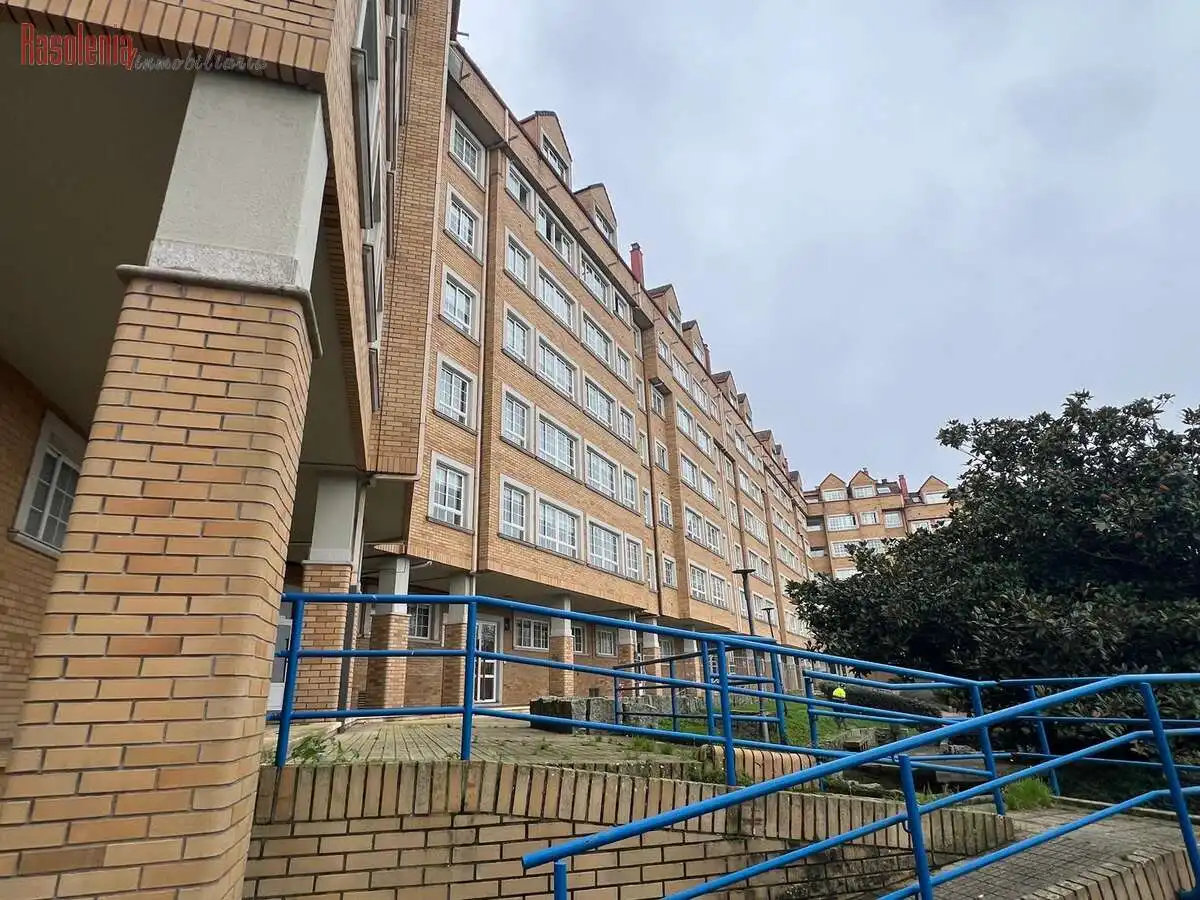 Vista exterior de Pis en venda en Culleredo amb Calefacció i Traster