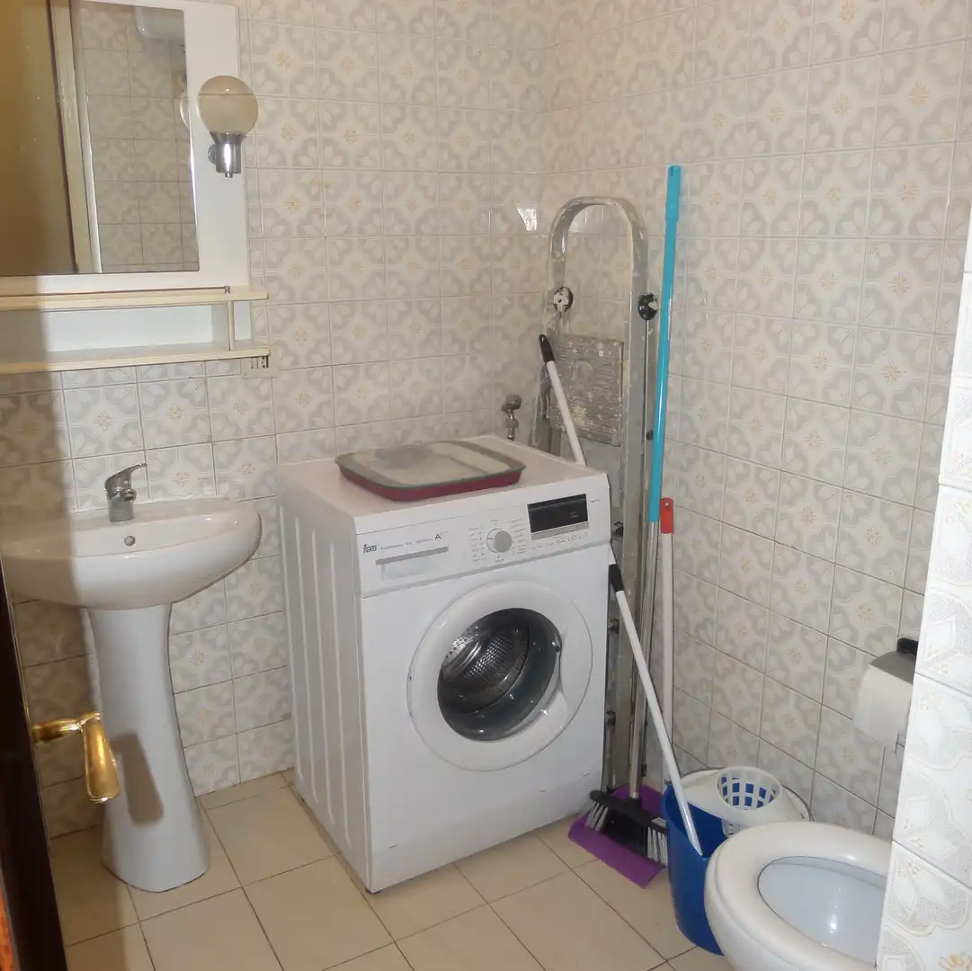 Badezimmer von Wohnung zur Miete in A Coruña Capital  mit Parkett, Möbliert und Ofen