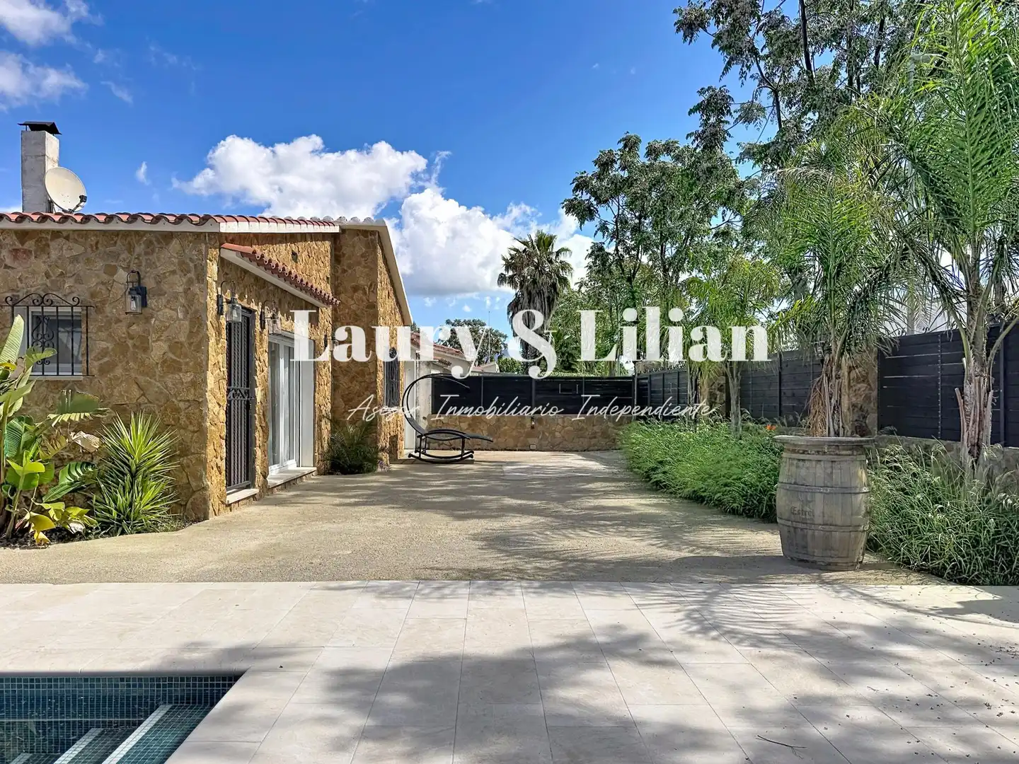 Vista exterior de Casa o xalet en venda en Empuriabrava amb Aire condicionat, Calefacció i Terrassa