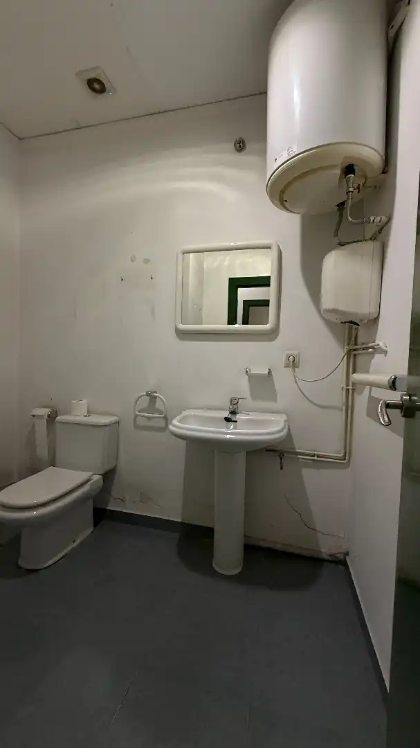 Baño de Local en venta en Albacete con Aire acondicionado, Calefacción y Parquet