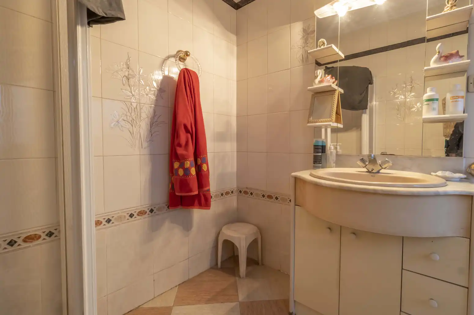 Badezimmer von Einfamilien-Reihenhaus zum Verkauf in Brenes mit Terrasse, Möbliert und Balkon