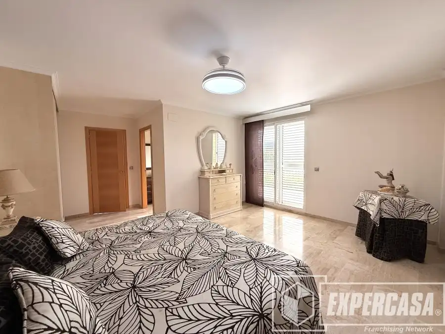 Dormitori de Casa o xalet en venda en Riba-roja de Túria amb Aire condicionat, Calefacció i Terrassa
