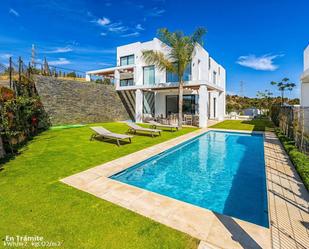 Vista exterior de Casa o xalet de lloguer en Marbella amb Aire condicionat, Terrassa i Piscina