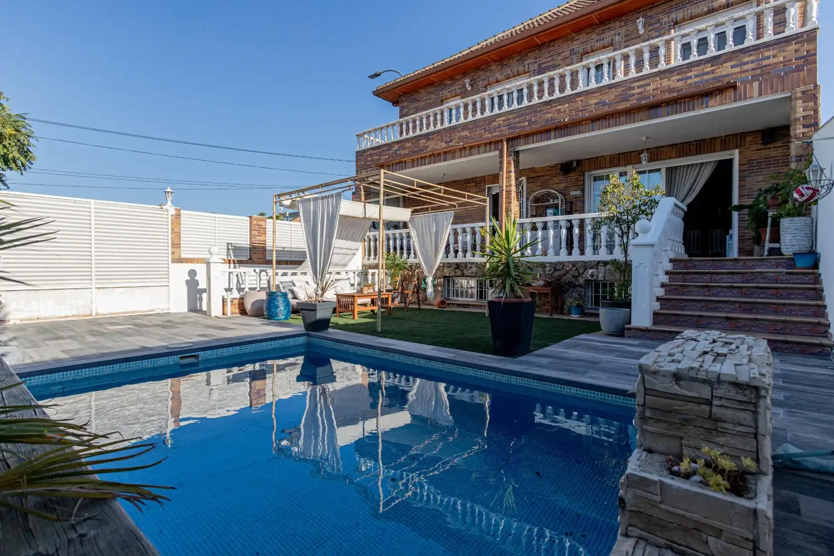 Piscina de Casa o chalet en venta en Madrid con Aire acondicionado, Calefacción y Jardín privado