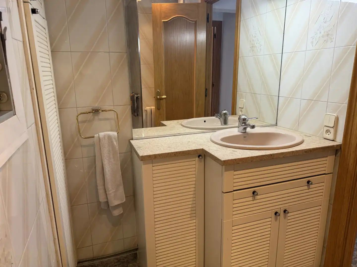 Bany de Pis en venda en Vic amb Calefacció i Terrassa