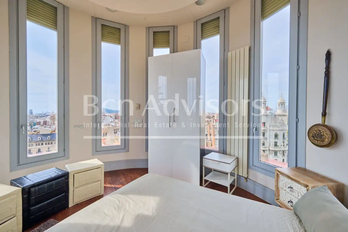 Bedroom of Attic for sale in Barcelona  with Air Conditioner, Heating and Parquet flooring