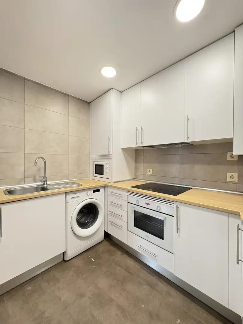 Ground floor for rent in Calle Juan Carlos I, Casco Antiguo