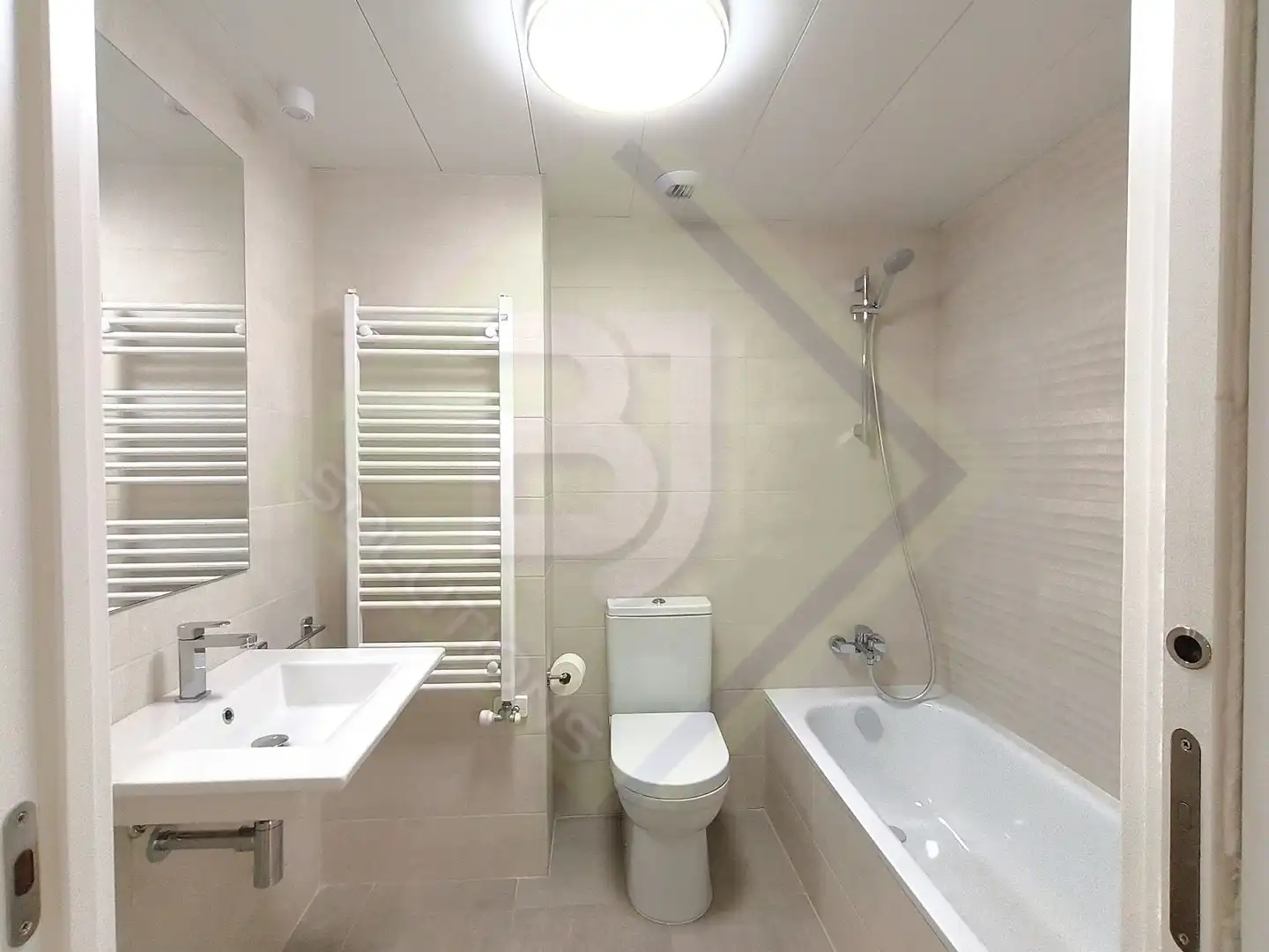 Baño de Piso de alquiler en Mataró con Aire acondicionado, Calefacción y Parquet