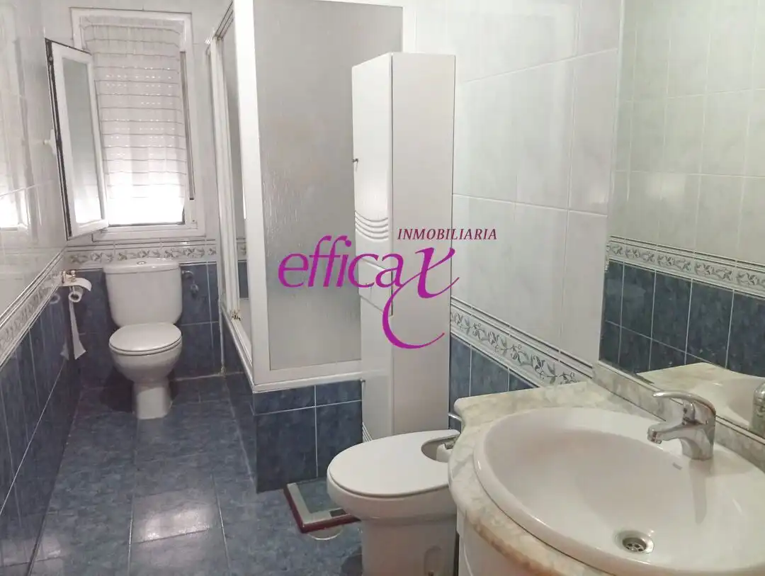 Baño de Piso en venta en Torrijos con Calefacción y Trastero