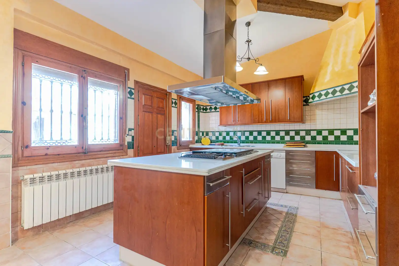 Küche von Haus oder Chalet zum Verkauf in Granada mit Klimaanlage, Privatgarten und Abstellraum