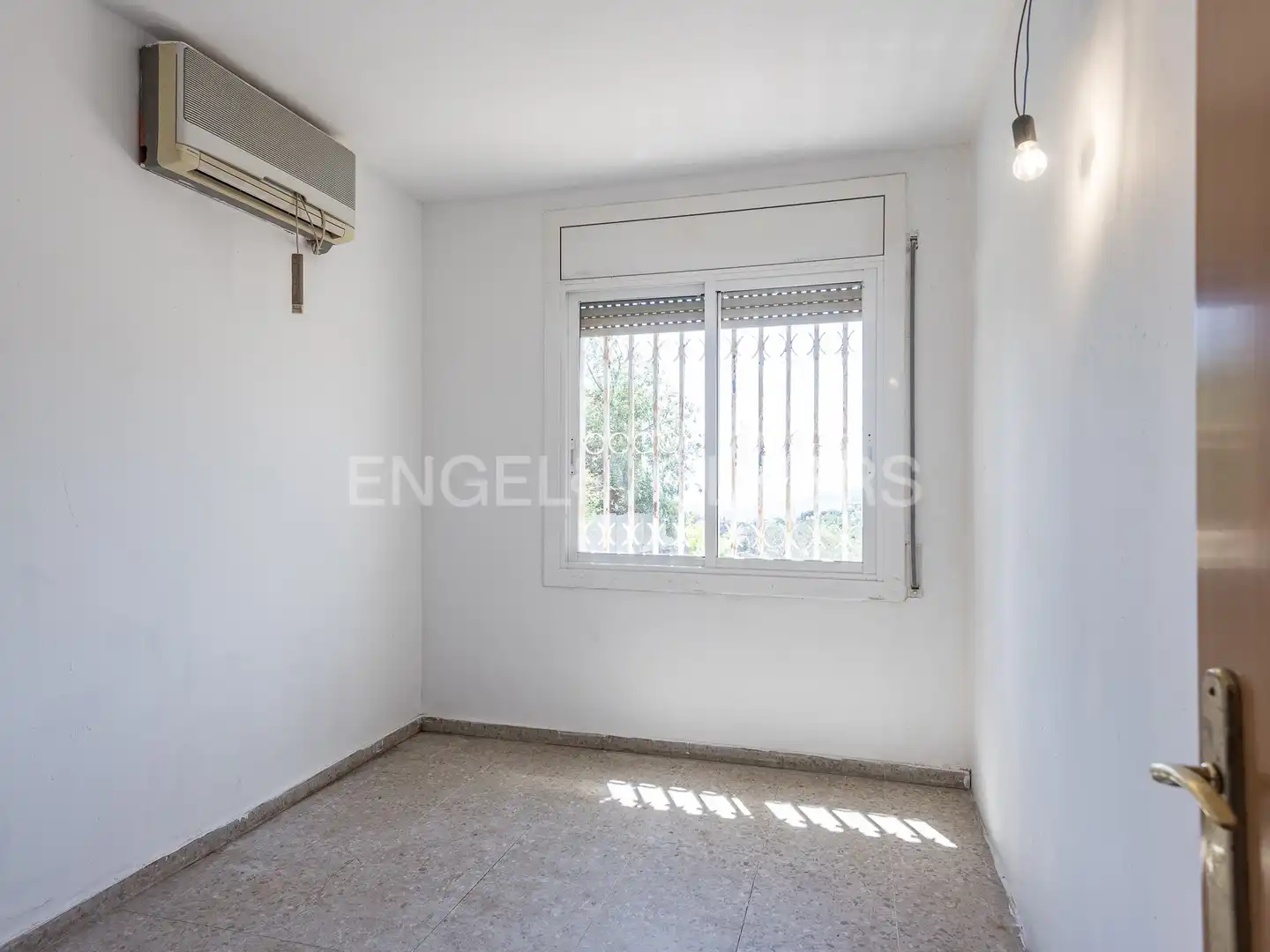 Dormitori de Casa o xalet en venda en Barcelona amb Calefacció, Terrassa i Piscina
