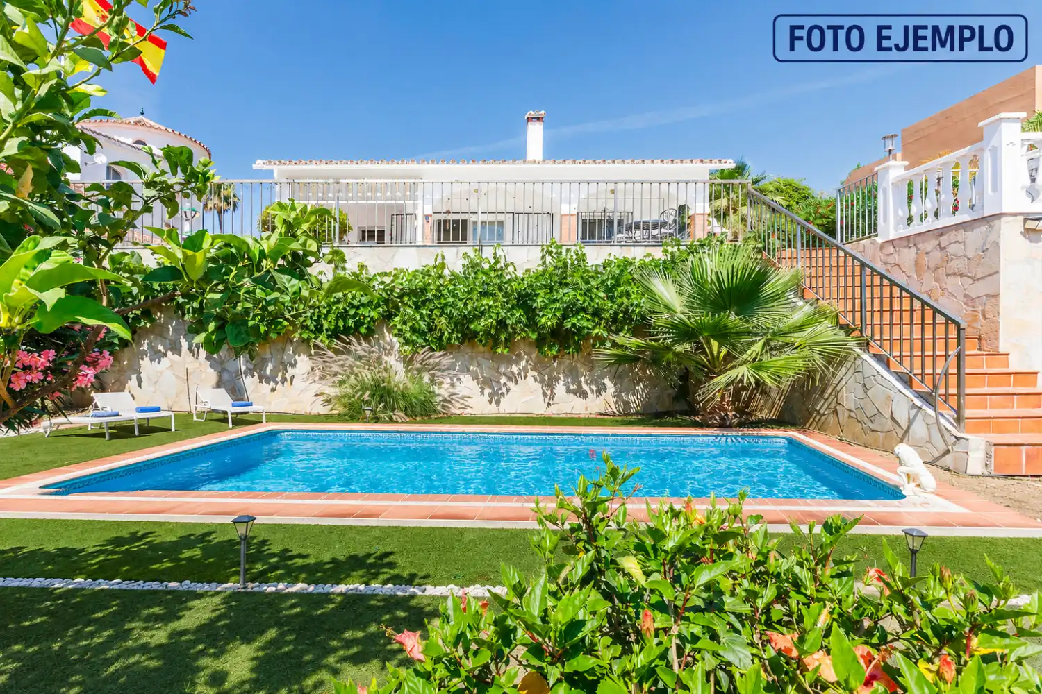 Vista exterior de Casa o xalet en venda en Vélez-Málaga amb Aire condicionat, Traster i Internet