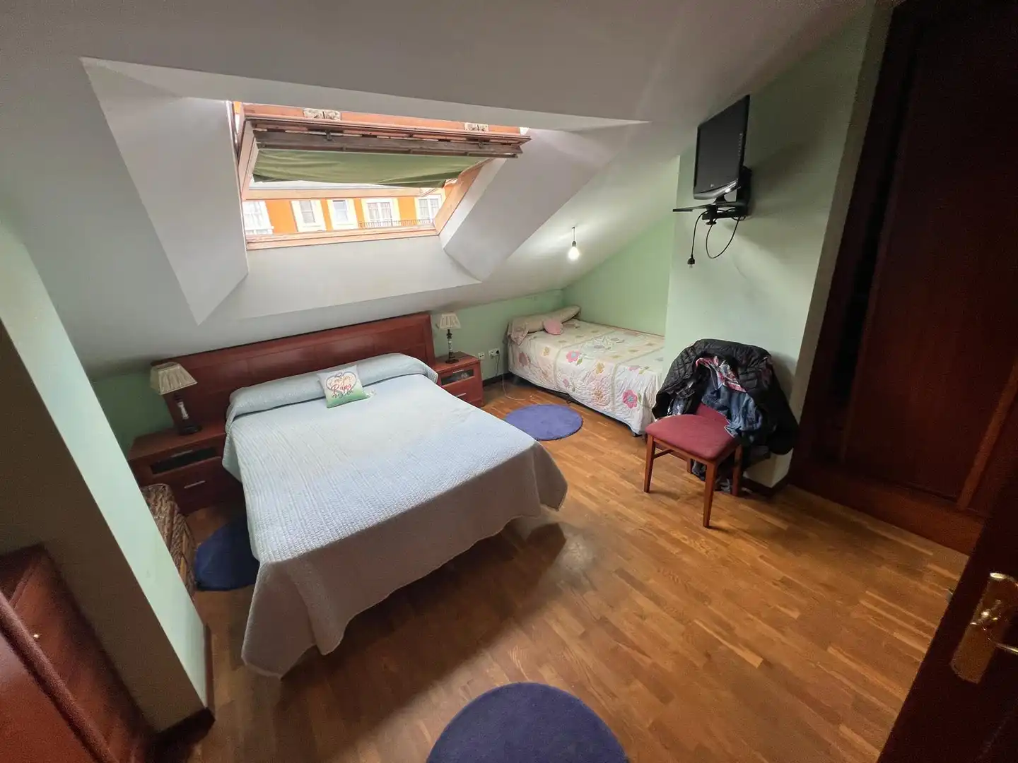 Schlafzimmer von Maisonette zum Verkauf in Nava mit Heizung, Abstellraum und Möbliert