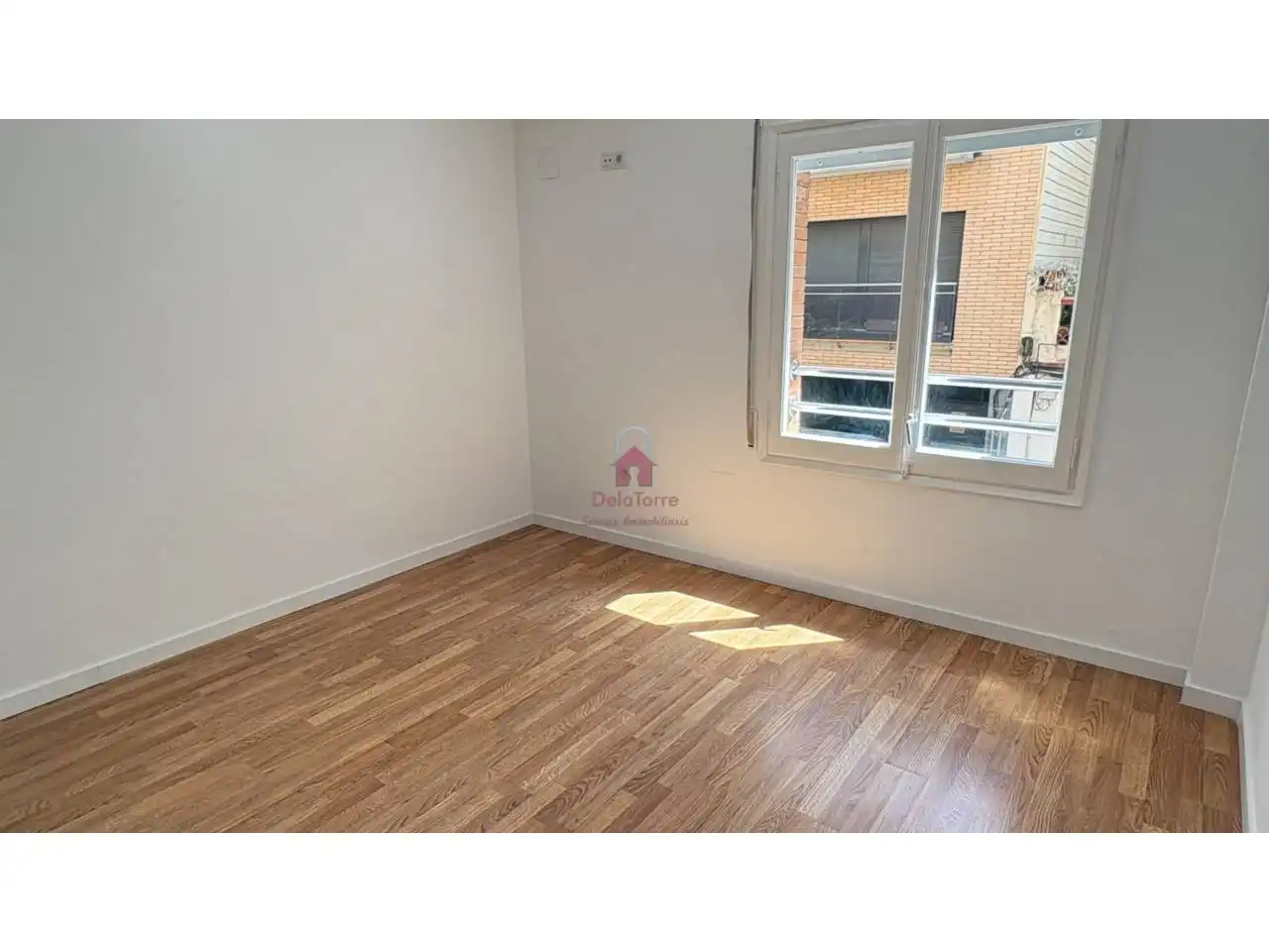 Bedroom of Flat for sale in Terrassa  with Air Conditioner, Parquet flooring and Balcony