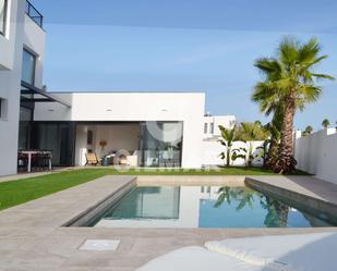 Piscina de Casa o xalet en venda en Conil de la Frontera amb Aire condicionat