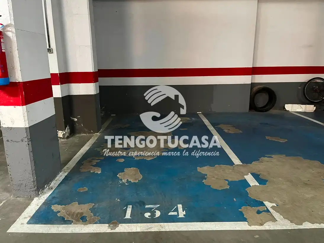 Parking of Flat for rent in Madrid  with Air Conditioner