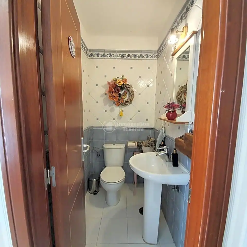 Baño de Casa adosada de alquiler en Arona con Aire acondicionado, Jardín privado y Terraza