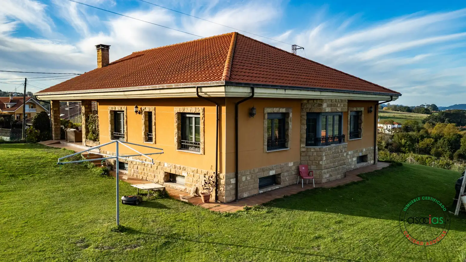 Vista exterior de Casa o xalet en venda en Gijón  amb Calefacció, Parquet i Terrassa