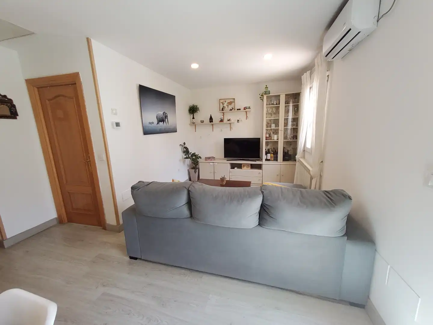 Sala d'estar de Casa adosada en venda en San Blas