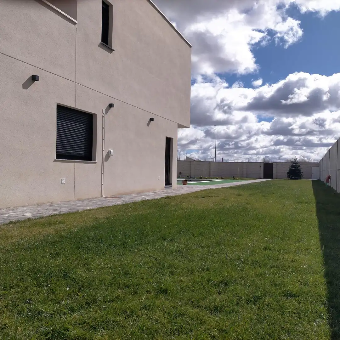 Vista exterior de Casa o xalet en venda en Albacete amb Aire condicionat, Calefacció i Jardí privat