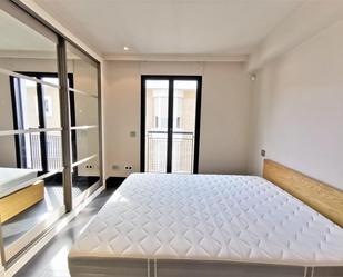 Dormitori de Apartament de lloguer en  Madrid Capital amb Aire condicionat i Balcó