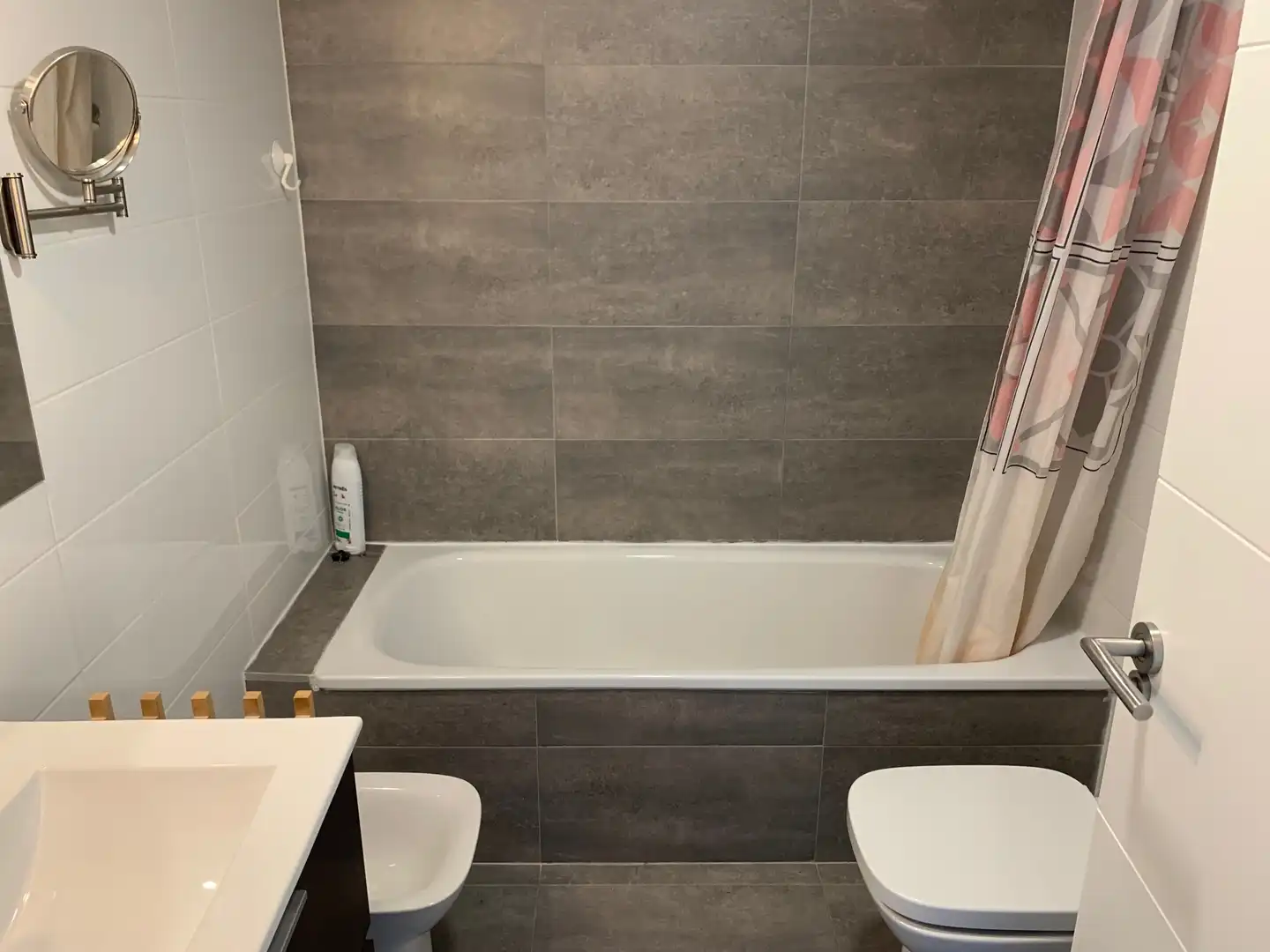 Bathroom of Flat for rent in Madrid  with Air Conditioner, Heating and Terrace